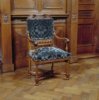 Interieur, eikenhouten armstoel