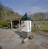 Pomp bij het koetshuis - Vorden - 20330264 - RCE -  Huis Het Enzerinck: Pomp bij het koetshuis 