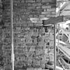 Scheuren in toren, onderste geleding in tufsteen buiten - Erichem - 20072072 - RCE -  Nederlands Hervormde Kerk: scheuren in toren, onderste geleding in tufsteen buiten 
