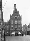 Zicht op de oostgevel met hoofdingang en dubbele bordestrap - Culemborg - 20051503 - RCE -  Raadhuis: Zicht op de oostgevel met hoofdingang en dubbele bordestrap 