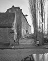 Overzicht voorgevel van de hoofdvleugel, gezien vanaf het toegangshek - Doesburg - 20339524 - RCE -  Grote Convent of MariÃ«ngrave / Arsenaal: Overzicht voorgevel van de hoofdvleugel, gezien vanaf het toegangshek 