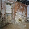 Interieur gebouw I, begane grond, gedeelte kamer met uitsparing in muur, voor restauratie - Loo - 20334621 - RCE -  VLOEDSCHUUR: Interieur gebouw I, begane grond, gedeelte kamer met uitsparing in muur, voor restauratie 
