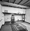 Interieur voorhuis, heerd met schildpadtegels en kachel - Lunteren - 20339204 - RCE -  Boerderijcomplex Nieuw Altena: Interieur voorhuis, heerd met schildpadtegels en kachel 
