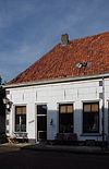 Huis met lijstgeveltje, alleen parterre