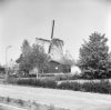 Achtkante stellingmolen schuin van achteren gefotografeerd