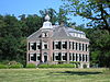Huis te leuvenum - Foto van Huis te Leuvenum. Foto is gemaakt door gebruiker CdZ. De foto is gemaakt op 17 juni 2006. Eigen werk. De foto is vrijgegeven onder GFDL.