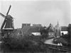 Overzicht met molen - Hattem - 20103439 - RCE -  Stadsgezichten en Dorpsgezichten: Overzicht met molen (opmerking: In: Buiten ; 15(1921), nr. 44, p. 520) 