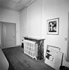 Interieur kamer, schouw met radiator - Lochem - 20327489 - RCE -  Interieur kamer, schouw met radiator 