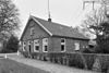 Jachtopzichterswoning, overzicht voorgevel en rechter zijgevel - Lochem - 20336672 - RCE -  Huis Ampsen: Jachtopzichterswoning, overzicht voorgevel en rechter zijgevel 