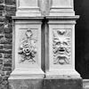 Grote portaal, voet van linker pilaster - 's-Heerenberg - 20105760 - RCE -  Kasteel Bergh: grote portaal, voet van linker pilaster 