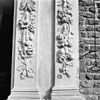 Grote portaal, detail rechter pilaster - 's-Heerenberg - 20105749 - RCE -  Kasteel Bergh: grote portaal, detail rechter pilaster 