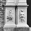 Grote portaal, voet van linkerpilasters - 's-Heerenberg - 20105721 - RCE -  Kasteel Bergh: grote portaal, voet van linkerpilasters 