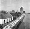 Toren en kerk vanuit het westen - Dodewaard - 20057762 - RCE -  N.H.Kerk en Toren: Toren en kerk vanuit het westen 