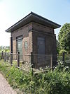 Dodewaard Rijksmonument 512153 trafohuis Waalbandijk 73.JPG -  Dodewaard 