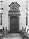 Voorgevel, ingang met ingangsomlijsting - Neerijnen - 20163305 - RCE -  Kasteel Neerijnen: Voorgevel, ingang met ingangsomlijsting (opmerking: In: Buiten ; 14(1920), nr. 13, p. 154) 
