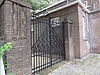 Nijmegen Rijksmonument 523030 hekwerk begraafplaats Graafseweg.JPG -  Nijmegen Rijksmonument 523030 een der twee hekken van aula begraafplaats Graafseweg 419 