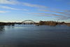 Waalburg vanaf ooijse bandijk.JPG -  De Waalbrug gezien van de Ooijse Bandijk, op 16 januari 2011 tijdens hoogwater in de Waal. 