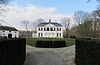 Kasteel Loenen -  Kasteel Loenen op landgoed Loenen bij Slijk-Ewijk (NL); links het koetshuis annex oranjerie