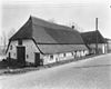 Linker zijgevel van rietgedekte L-vormige boerderij - Aerdt - 20005026 - RCE -  boerderij: Linker zijgevel van rietgedekte L-vormige boerderij 