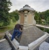 Theekoepel in de steigers, dakbekroning, tijdens restauratie