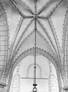 Interieur gewelf van middelste travee zuidzijbeuk - Tiel - 20208797 - RCE -  Hervormde Sint-Maartenskerk: Interieur gewelf van middelste travee zuidzijbeuk 