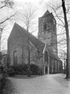 Noordoostgevel, noordportaal met tekstbord en kerktoren - Tiel - 20208854 - RCE -  Hervormde Grote of Sint Maartenskerk: Noordoostgevel, noordportaal met tekstbord en kerktoren (opmerking: In: Buiten; 20(1926), nr. 24, p. 284) 