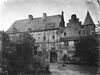 Oostgevel met toegangspoort en hoektoren - Hernen - 20326590 - RCE -  Kasteel Hernen: Oostgevel met toegangspoort en hoektoren (opmerking: In: Buiten ; 12(1918), nr. 24, p. 282) 