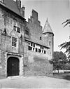 Gedeelte van de voorgevel - Hernen - 20108985 - RCE -  Kasteel Hernen: gedeelte van de voorgevel 