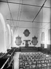 Interieur, met zicht op preekstoel en tiengebodenborden - Leur - 20138933 - RCE -  Nederlands Hervormde Kerk: Interieur, met zicht op preekstoel en tiengebodenborden 