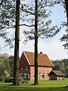 Kossink spieker -  Spieker van boerderij Kossink met spieker aan de Kremerweg 1 in Winterswijk-Huppel 