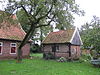 Meester Kok weefhuisje met appelboom -  Weefhuisje bij de Meester Kok aan de Moezebrinkweg 2 in Winterswijk-Ratum 