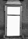 Ingang achterzijde. Onder de retouche (deel van het glasnegatief is afgeplakt) bevindt zich een gedecoreerde deur en bovenlicht. - Brakel - 20039550 - RCE -  Kasteel Brakel: Ingang achterzijde. Onder de retouche (deel van het glasnegatief is afgeplakt) bevindt zich een gedecoreerde deur en bovenlicht. 
