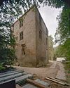 Overzicht noordoosthoek van de noordoostenlijke toren, de keukentoren - Nederhemert-Zuid - 20340553 - RCE -  Kasteel Nederhemert: Overzicht noordoosthoek van de noordoostenlijke toren, de keukentoren (opmerking: Gefotografeerd in het kader van Kanjerproject) 