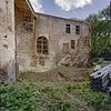 Overzicht westgevel hoofdgebouw met nooddak 1966. Links- ingestorte traptoren - Nederhemert-Zuid - 20340506 - RCE -  Kasteel Nederhemert: Overzicht westgevel hoofdgebouw met nooddak 1966. Links: ingestorte traptoren (opmerking: Gefotografeerd in het kader van Kanjerproject) 