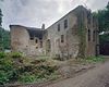 Overzicht oostzijde van kasteel. Links- ronde toren Midden- ingestorte traptoren Rechts- westwand van het hoofdgebouw - Nederhemert-Zuid - 20340557 - RCE -  Kasteel Nederhemert: Overzicht oostzijde van kasteel. Links: ronde toren Midden: ingestorte traptoren Rechts: westwand van het hoofdgebouw (opmerking: Gefotografeerd in het kader van Kanjerproject) 