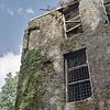 Woontoren, zuidgevel (linker deel), vensters hoofdverdieping; met nooddak uit 1966 - Nederhemert-Zuid - 20340483 - RCE -  Kasteel Nederhemert: Woontoren, zuidgevel (linker deel), vensters hoofdverdieping; met nooddak uit 1966 (opmerking: Gefotografeerd in het kader van Kanjerproject) 