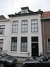 Pand met verdieping en schilddak