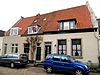 Nonnenstraat 74-76-78 - Laat-middeleeuws pand, hoog zadeldak tussen puntgevels, evenwijdig aan de straat. Vormt een geheel met de buurnummers 76 en 78. 