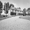 Exterieur OVERZICHT VOORGEVEL, LINKER ZIJGEVEL - Zevenaar - 20311229 - RCE -  HUIS CAMPHUYSEN: Exterieur OVERZICHT VOORGEVEL, LINKER ZIJGEVEL (opmerking: PUBL.: PRIVATE COUNTRY HOUSES) 