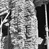 Kapel van het voormalige Agnietenklooster te Zutphen, fragment van de zuidgevel met restant van een venstertje, in verval - Zutphen - 20227023 - RCE -  Kapel van het v.m. Agnietenklooster: Kapel van het voormalige Agnietenklooster te Zutphen, fragment van de zuidgevel met restant van een venstertje, in verval 