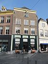 Pand met gevel onder rechte lijst