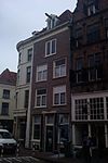 Gesausde gevel onder rechte lijst