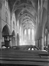 Interieur met preekstoel van de Broederenkerk te Zutphen naar het oosten - Zutphen - 20226843 - RCE -  Broederenkerk: Interieur met preekstoel van de Broederenkerk te Zutphen naar het oosten 