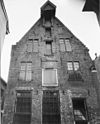 Bovendeel voorgevel van Spiegelstraat 13, hoek Heukestraat te Zutphen - Zutphen - 20227084 - RCE -  V.m. Nieuwe of St. Elisabethgasthuis: Bovendeel voorgevel van Spiegelstraat 13, hoek Heukestraat te Zutphen 