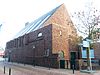 Ã€ppingedam - gereformeerde kerk -  Expressionistische gereformeerde kerk (1926-27, Egbert Reitsema), aan de Dijkstraat 73 in Appingedam. Van de voorganger uit 1868 resteert de ooster zijmuur.