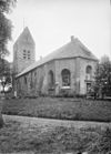 Hervormde Kerk en toren op omgracht kerkhof vanuit het zuid-oosten - Godlinze - 20078711 - RCE -  Pancratius: Hervormde Kerk en toren op omgracht kerkhof vanuit het zuid-oosten 