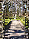 Menkemaborg treillage -  Treillage in de tuin van de Menkemaborg in Uithuizen