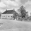 Pand onder schilddak met hoekschoorstenen