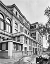 Rechter zijgevel - Groningen - 20093323 - RCE -  De zuidelijke zijgevel aan de Kruitlaan van de Stadsschouwburg van Groningen, 1980, gezien naar het oosten 