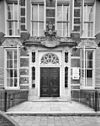 Voorgevel, ingangspartij - Groningen - 20339253 - RCE -  Voorgevel, ingangspartij (opmerking: Gefotografeerd voor Huizen in Nederland, Hendrick de Keyser) 